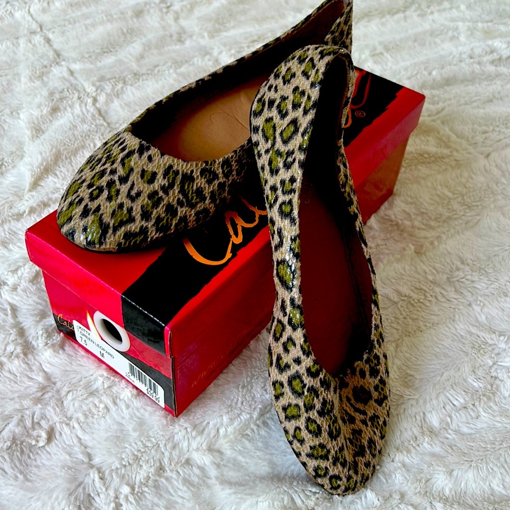 Women’s Textured leopard flat size 7.5 “Kitty” Caliente